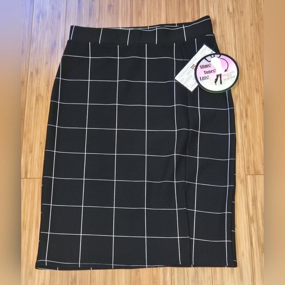 NWT Mia Rose Grid Pencil Skirt